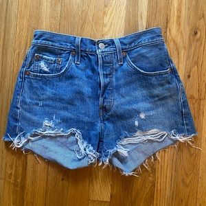 Levi | 501 blue denim shorts